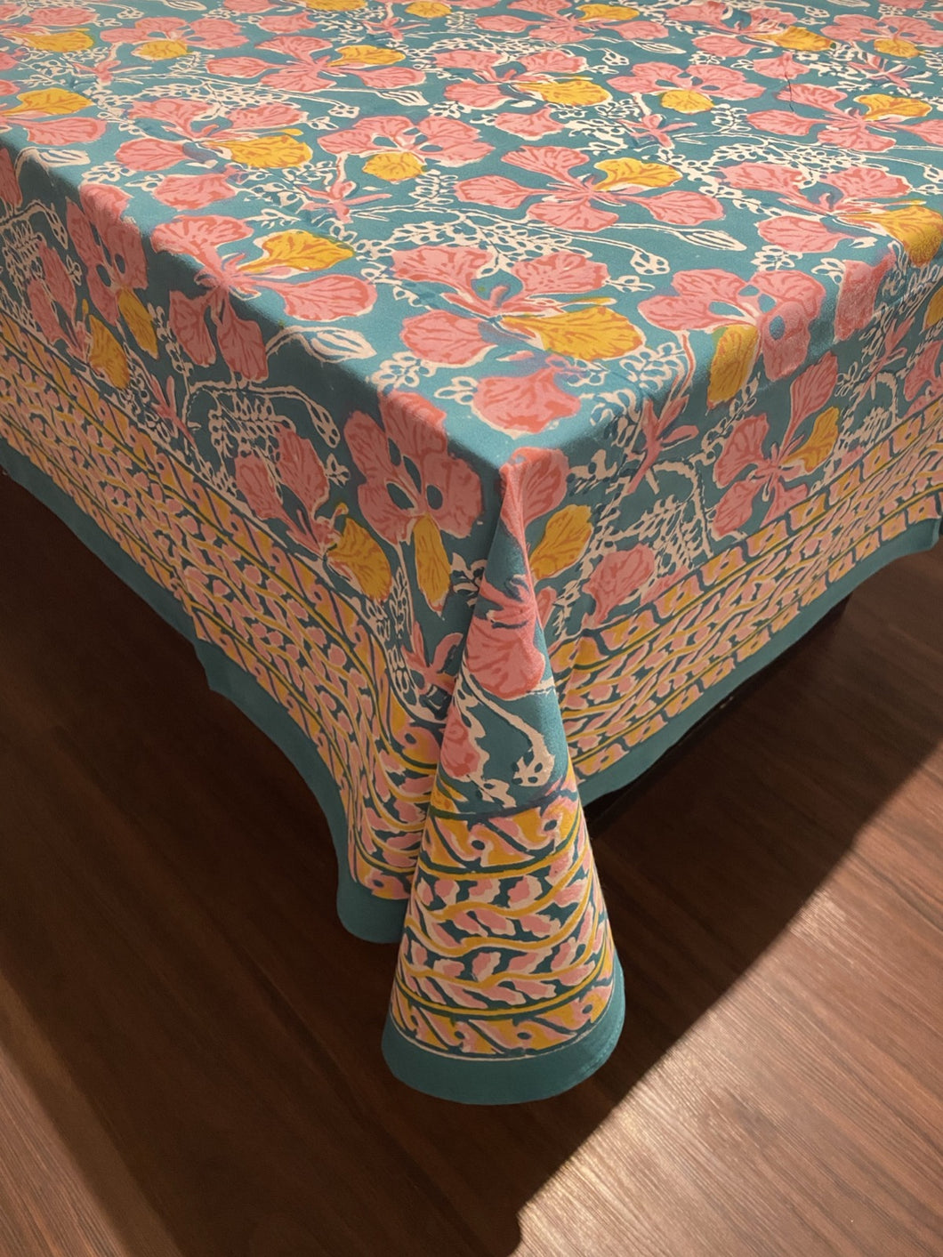 SAIRA Table Cover